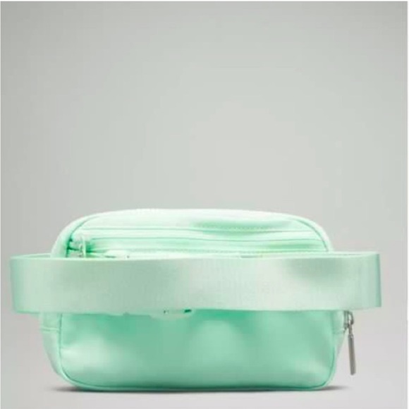 NWT LULULEMON EVERYWHERE BELT BAG MINT MOMENT - Picture 5 of 15